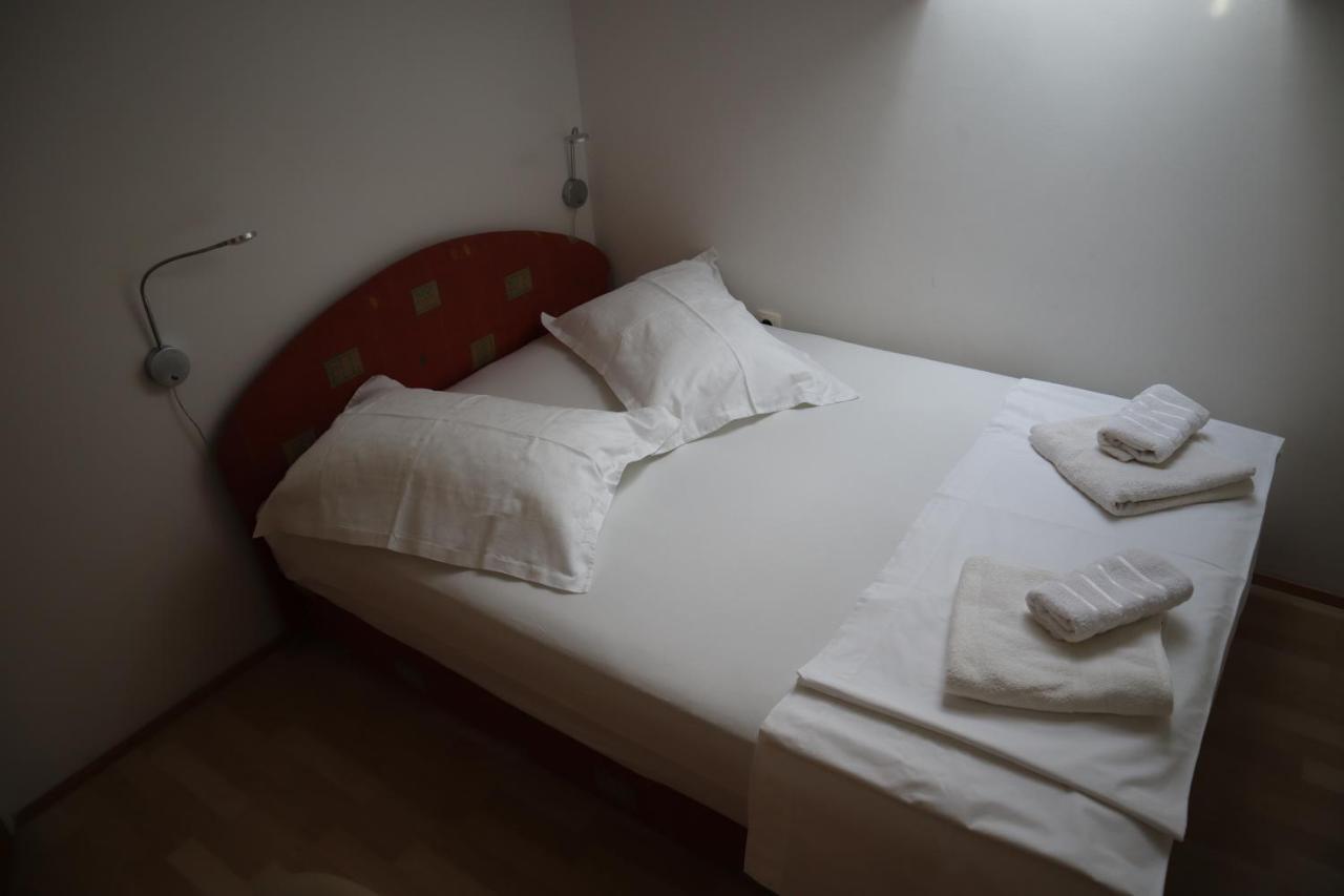 Apartments Iva Und Franka オミシュ エクステリア 写真